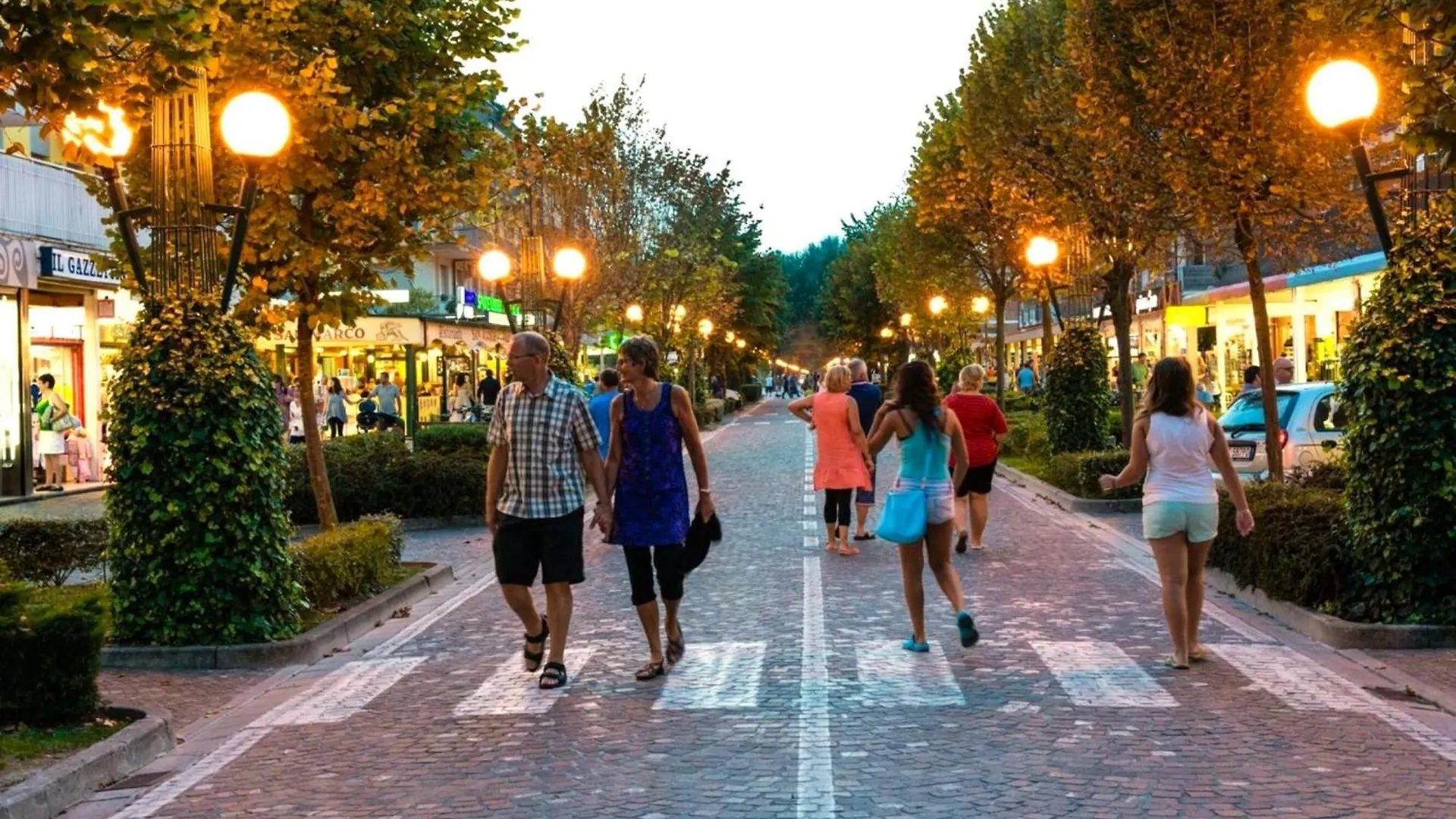 Your Garden Heaven In The Heart Of Lido Dei Pini 比比翁