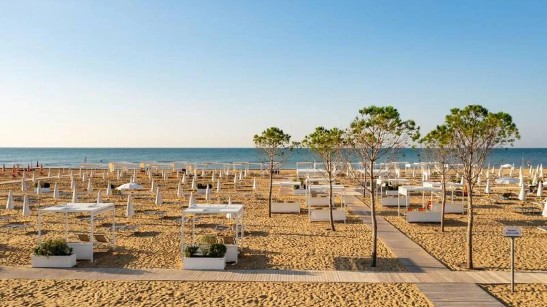 Your Garden Heaven In The Heart Of Lido Dei Pini 比比翁 0*,  意大利