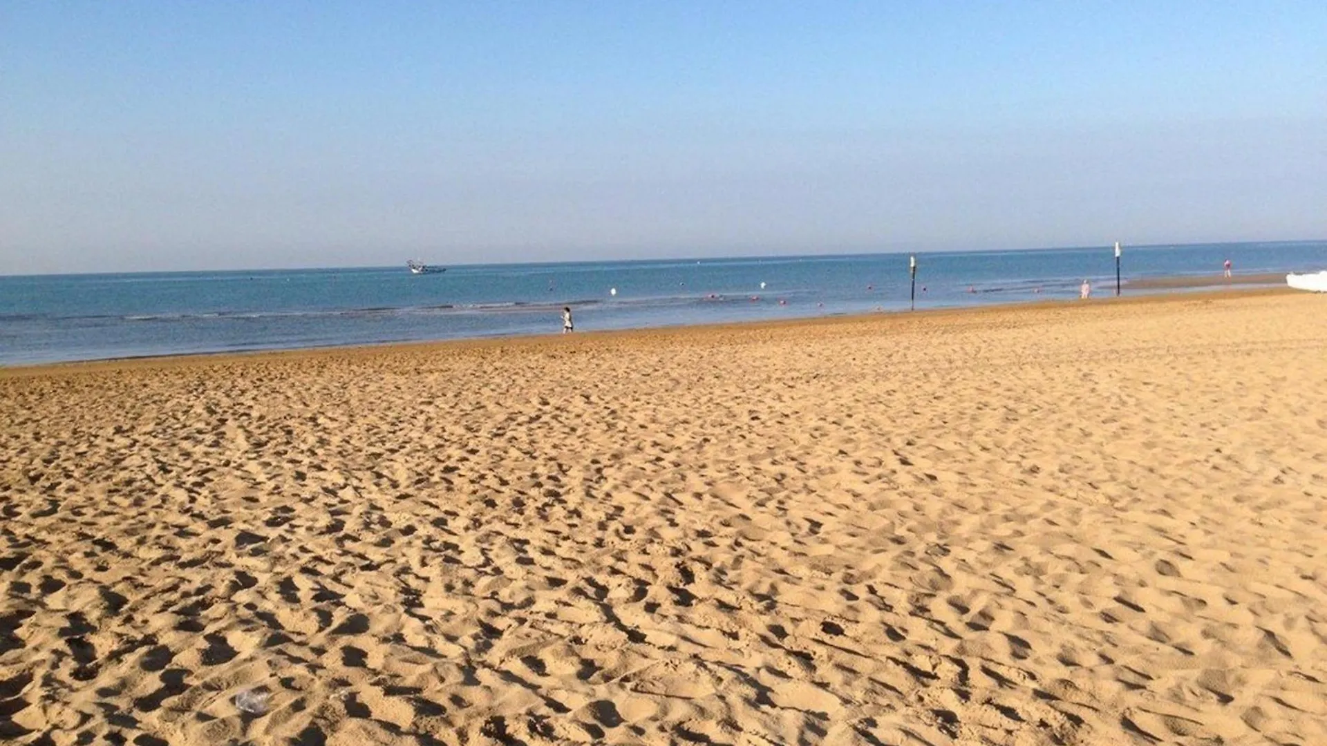アパート Your Garden Heaven In The Heart Of Lido Dei Pini ビビオーネ